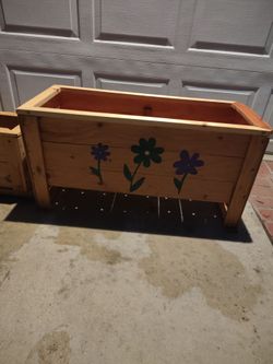 Cedar containers