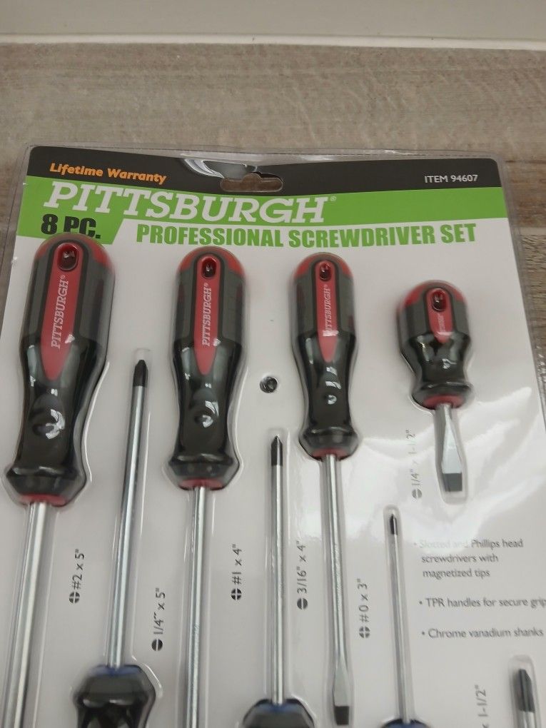 Pittsburgh 8 Piece Professional Screwdriver Set