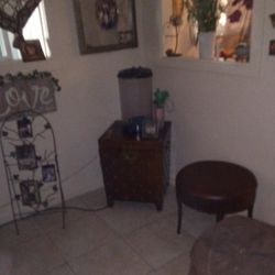 Fish Tank Comes With Light Pump And Decorations 