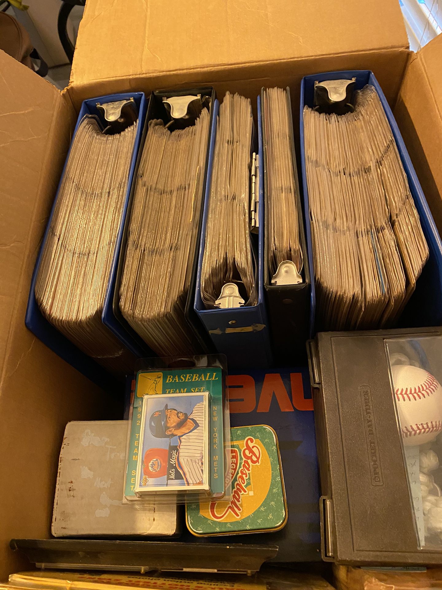 Amazing Baseball Cards / Football Cards / Some Basketball Cards and Hockey Cards Collection
