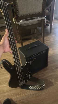 4 string Base guitar/ amplifier