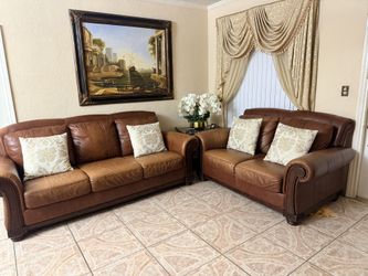 Leather Living Room Set $650.