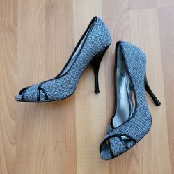 Women's Sz 7 Dollhouse brand Tweed Like Fabric Peep Toe High Heels Shoes Grey