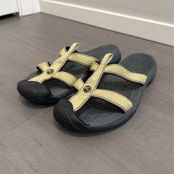 Keen Women Sandals (Size: 8)