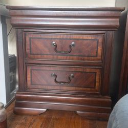 Nightstands de madera sólida con compartimento oculto
