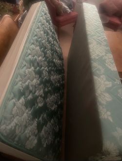 Twin mattress and box spring