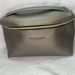 BRAND NEW ELIZABETH ARDEN MAKE UP BAG!