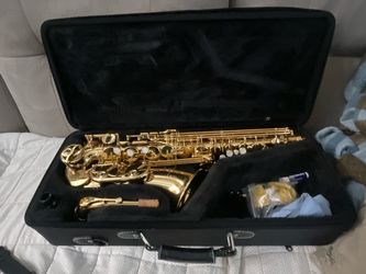 Yamaha YAS 62 professional Alto Saxophone with Hard Case and Accessories