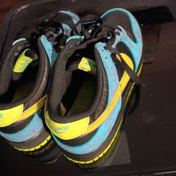 NIKE DUNK LOW SE  MULTI COLOR/ VOLT DV1697-900  SIZE 7Y   YOUTH 