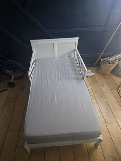 Toddler bed