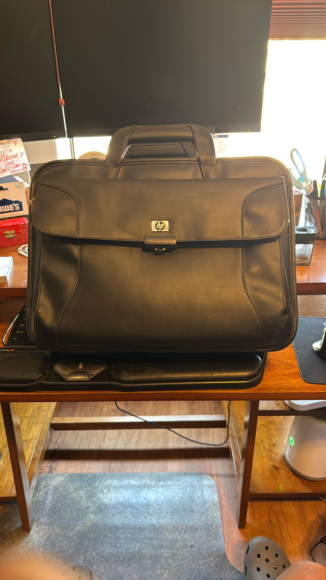HP executive Laptop Bag With Shoulder Strap, $10