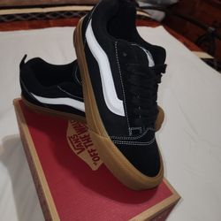 TENIS NUEVOS MARCA KNU SKOOL VANS. 