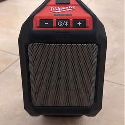 Milwaukee Wireless Job site Speaker M12 BATTERY INCUDED