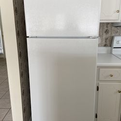 Hotpoint Refrigerator (White)