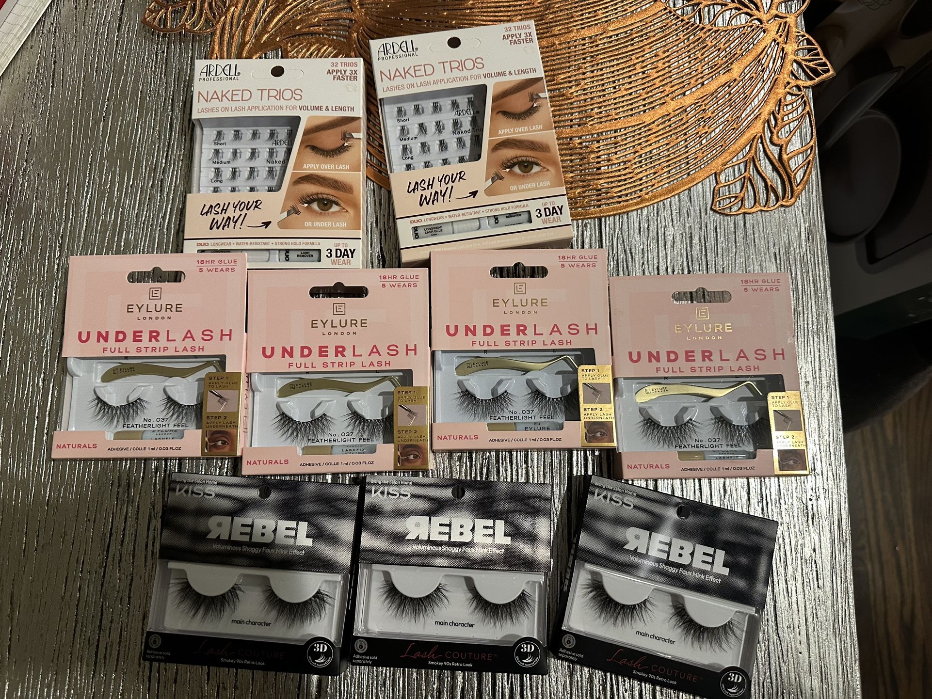 LOT OF FALSE LASHES