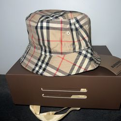 Burberry Bucket Hat Size Medium Brand New