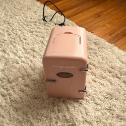 Frigidaire Retro Mini Fridge