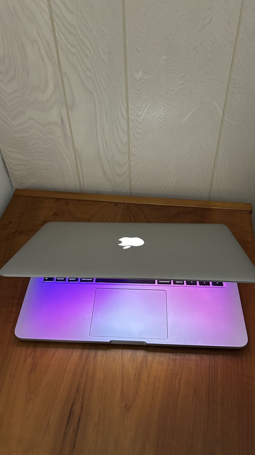 Apple MacBook Pro 13” Retina I5/8GB/256GB SSD $220