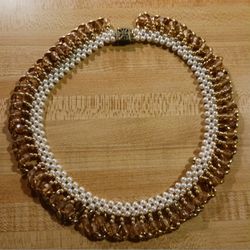 VINTAGE FAUX PEARL AND FAUX AMBER DRESSY NECKLACE APPEARS TO BE 16 INCHES LONG