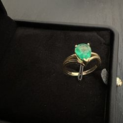  Gold  rings  Size  6