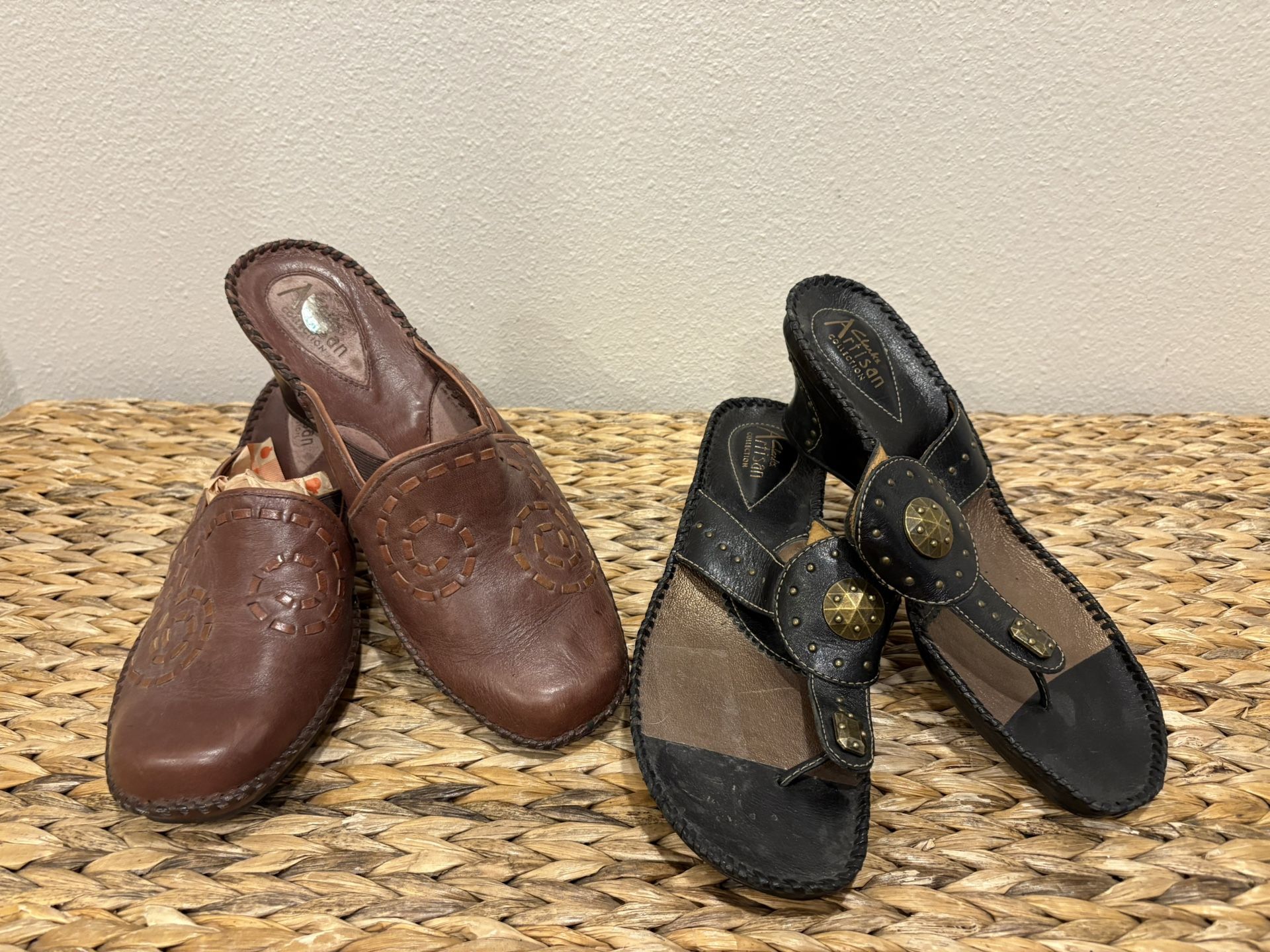 Women’s 2 pairs of Clarks Leather Wedge shoes sandals Black & Brown - size 8