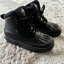 Little girl nike boots sales