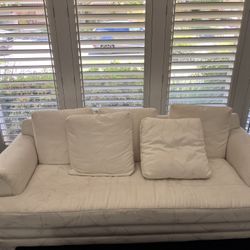 Elegant White Couch & Chair Set – Clean & Stylish!