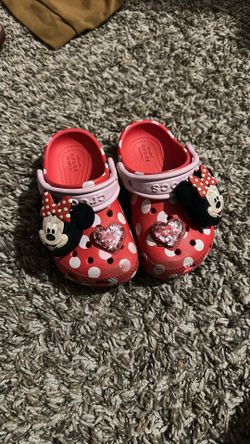 Minnie Mouse Crocs Size 7