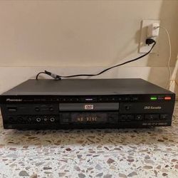 Pioneer DVD V555