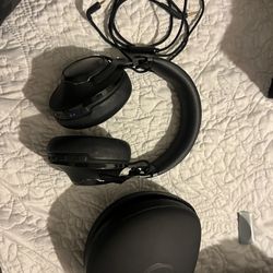 JBL CLUB 950NC headphones and case. Brand new only took out the box to try