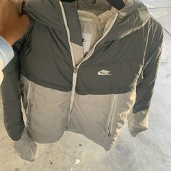 Nike Puffer Jacket ( Men’s small ) 