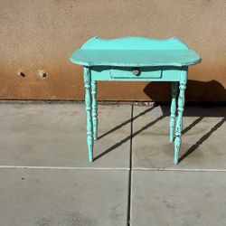 Cute Desk Pick Up Front Porch $45.00 Cash