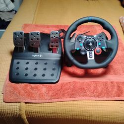 Logitech G29 Racing Wheel And Metal Pedals