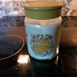 White Swan creme brule candle