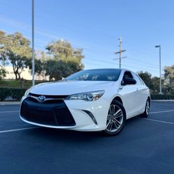 2016 TOYOTA CAMRY HYBRID Clean TITLE!