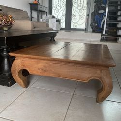 WOODEN ANTIQUE COFFEE TABLE
