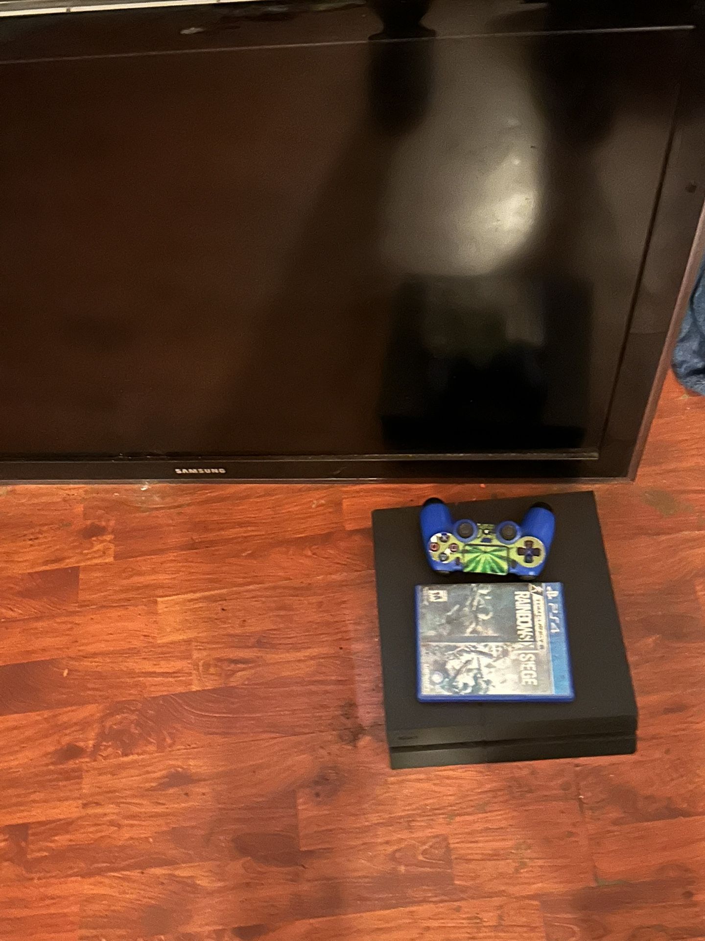 TV PS4 Game And Controller