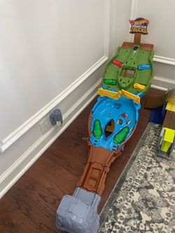 Hot Wheels Monster Trucks T-Rex Volcano Arena Playset