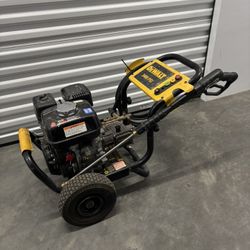 DEWALT 3400 PSI at 2.5 GPM HONDA GX200 with AAA Triplex Plunger Pump Cold Water Professional Gas Pressure Washer For $460+