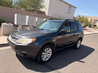 2013 Subaru Forester Premium. Clean Title. Low Miles. Backup camera