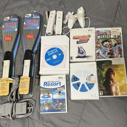 Nintendo Wii Console, 6 Games, 2 Remotes