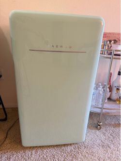 Daewoo Retro Mini Refrigerator – Mint Green – Very Good Condition