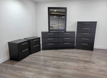 Dresser With Mirror, Chest And Two Nightstands 🚚