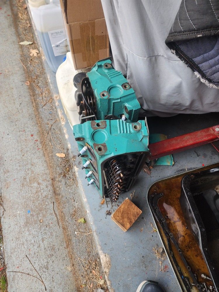 GT40P 4 BAR CAST IRON 5.0L 302 FORD EXPLORER CYLINDER HEADS