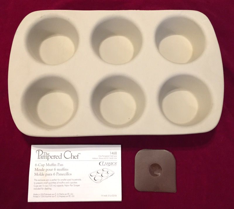 Pampered Chef Retired 12 Ct Stoneware Muffin Pan. Used