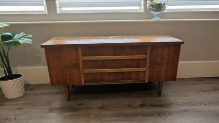 Authentic 1966 Lane Cedar Chest – Mid Century Modern Walnut Storage Chest