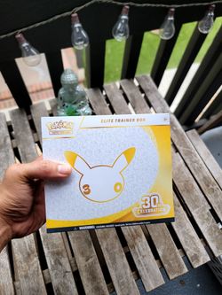 Pokémon TCG 30th Celebration Elite Trainer Box