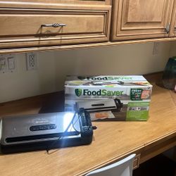 almost new foodsaver vacuum sealing system