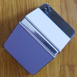 Samsung Galaxy Z Flip 4 