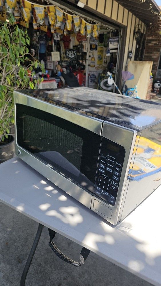 New GE Countertop Microwave
